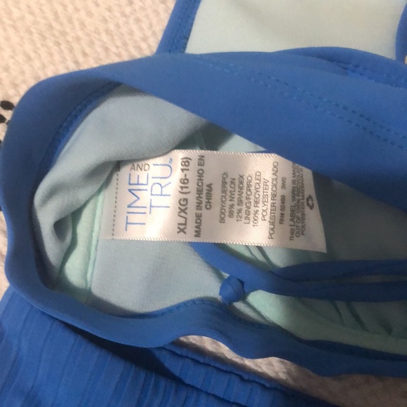 Bathingsuit set - Picture 4 of 9